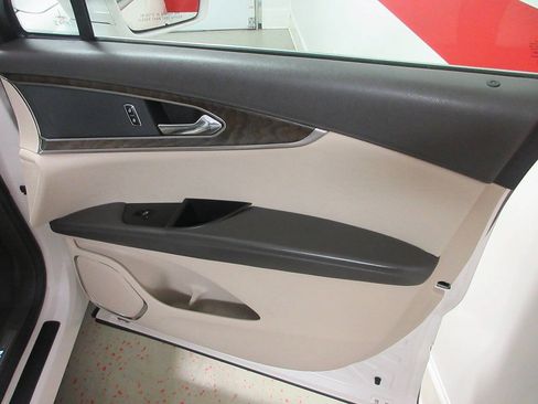Used 2016 Lincoln MKX Select w/ Select Plus Package FWD image 25
