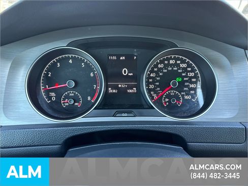 Used 2017 Volkswagen Golf SE image 32