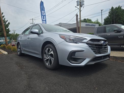 Used 2025 Subaru Legacy Premium AWD/4WD image 5