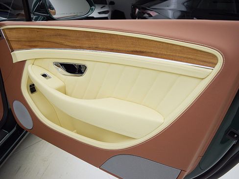 Used 2024 Bentley Continental GT V8 image 35