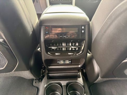 Used 2023 Jeep Grand Cherokee L Laredo image 27