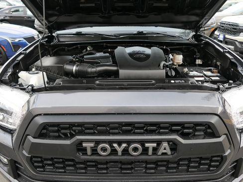 Used 2018 Toyota Tacoma TRD Sport w/ TRD Premium Sport Package RWD image 31