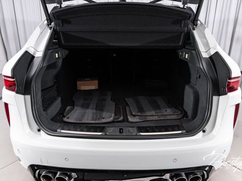 Used 2024 Jaguar F-PACE SVR image 17