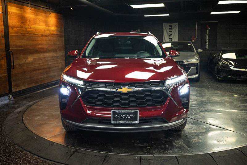 Used 2025 Chevrolet Trax LT FWD image 4