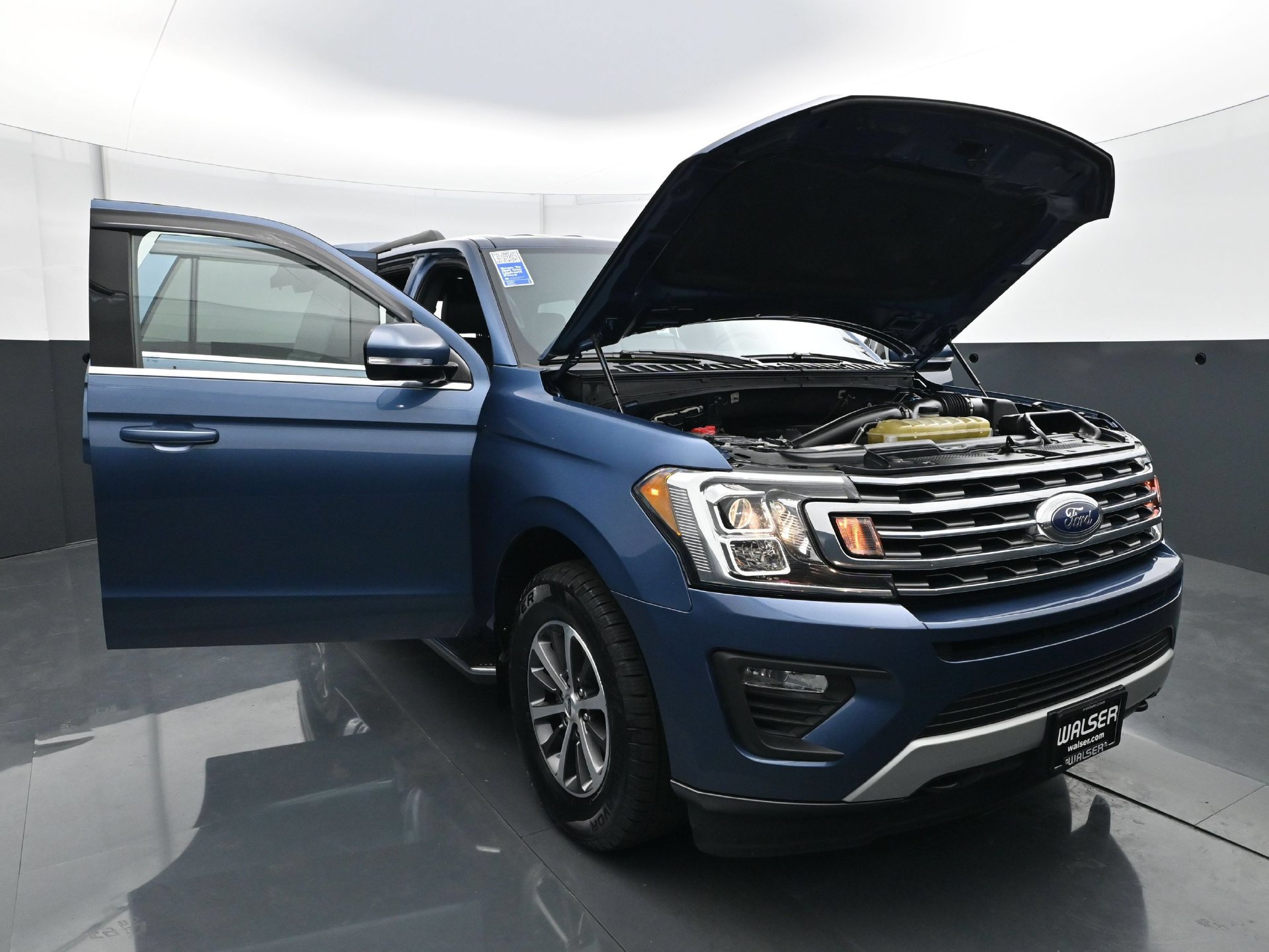 Used 2019 Ford Expedition XLT w/ Equipment Group 202A AWD/4WD image 40