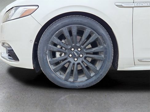 Used 2020 Lincoln Continental Reserve w/ Luxury Package image 29