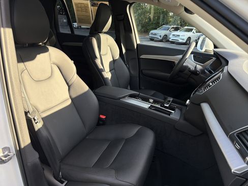 Certified 2025 Volvo XC90 B5 Core AWD/4WD image 35