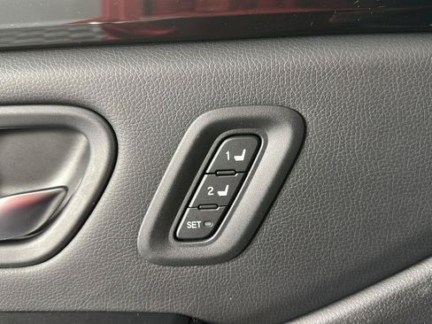 Used 2025 Honda Pilot TrailSport image 12