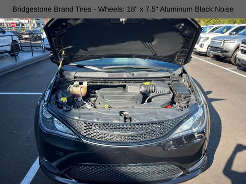 Used 2019 Chrysler Pacifica Touring Plus w/ S Appearance Package image 16