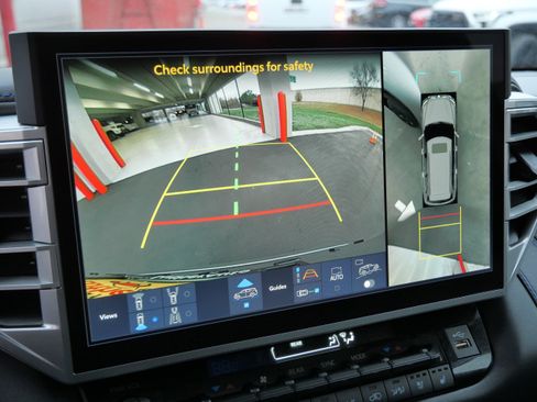 Certified 2025 Toyota Sequoia Platinum image 30