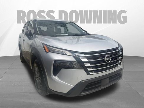 Used 2024 Nissan Rogue S FWD image 3