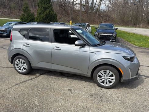Used 2025 Kia Soul LX image 7