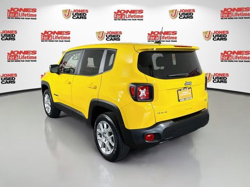 Used 2023 Jeep Renegade Latitude AWD/4WD image 2