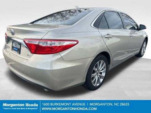 Used 2016 Toyota Camry XLE w/ Moonroof Package image 9