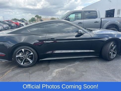 Used 2021 Ford Mustang Coupe image 4