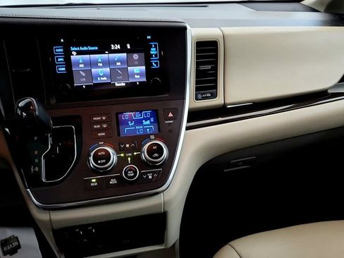 Certified 2017 Toyota Sienna XLE Premium AWD/4WD image 30