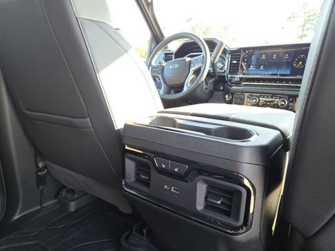 Used 2025 Chevrolet Silverado 2500 ZR2 w/ Technology Package image 29