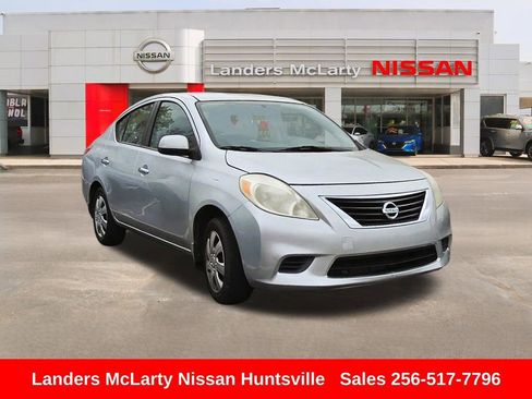 Used 2012 Nissan Versa SV image 1