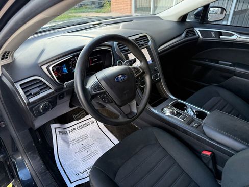 Used 2020 Ford Fusion SE image 17