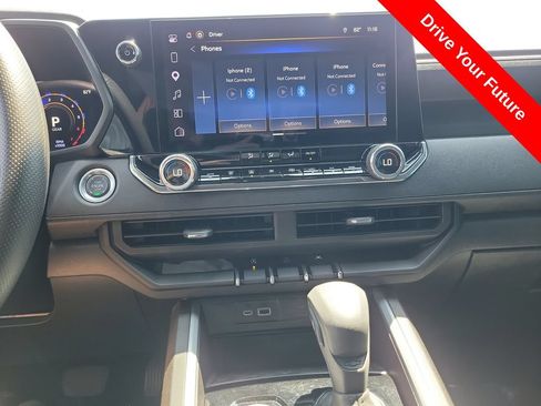 Used 2026 Chevrolet Colorado Trail Boss AWD/4WD image 15