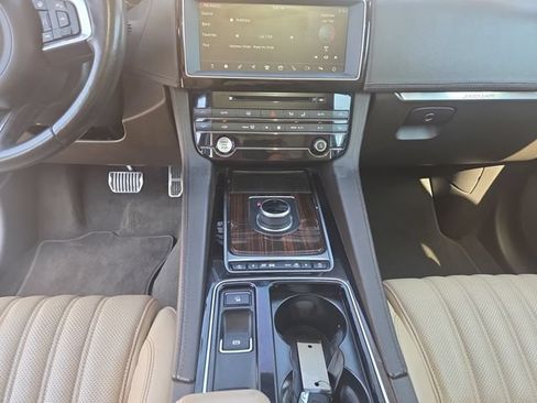 Used 2019 Jaguar F-PACE Portfolio AWD/4WD image 11