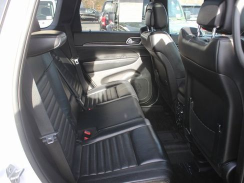 Used 2018 Jeep Grand Cherokee Limited image 31