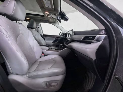 Used 2021 Toyota Highlander Platinum AWD/4WD image 37