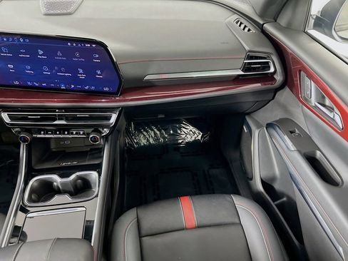 Used 2025 Chevrolet Traverse RS w/ LPO, Floor Liner Package AWD/4WD image 25