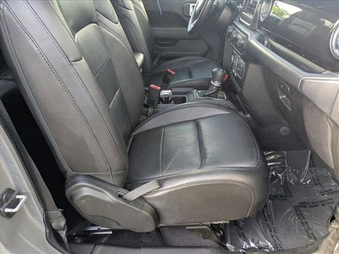 Used 2019 Jeep Wrangler Unlimited Sahara AWD/4WD image 19