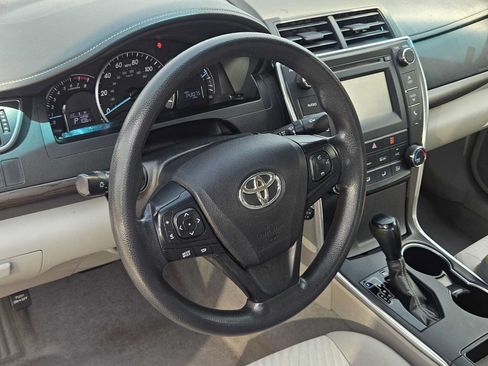 Used 2015 Toyota Camry LE FWD image 2