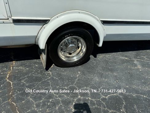 Used 2012 Ford F550 2WD Regular Cab Super Duty w/ Payload Upgrade Pkg image 16