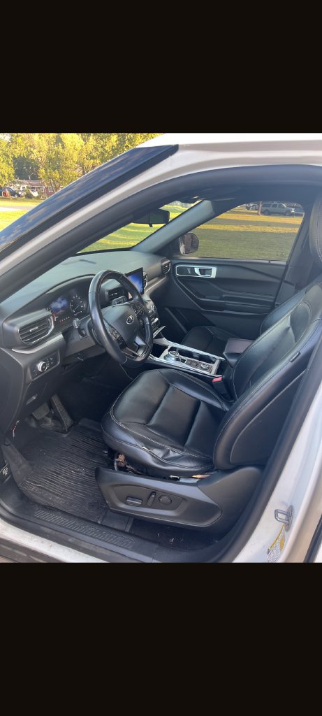 Used 2020 Ford Explorer XLT w/ Equipment Group 202A AWD/4WD image 9