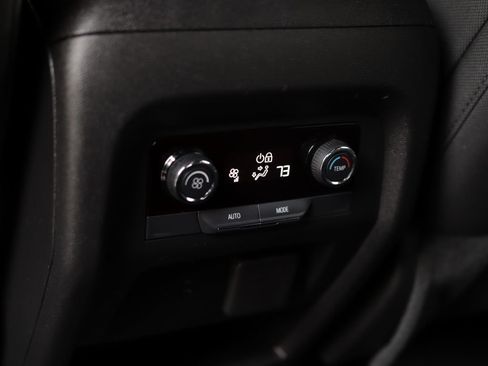 Used 2025 Chevrolet Traverse LT w/ Driver Confidence Package FWD image 28
