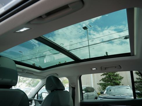 New 2026 Volkswagen Tiguan SE image 7