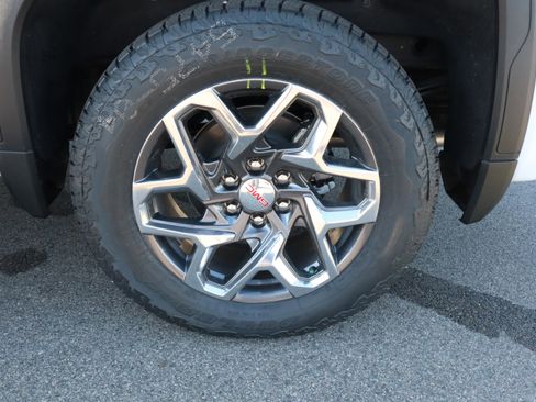 New 2026 GMC Sierra 1500 SLT image 22