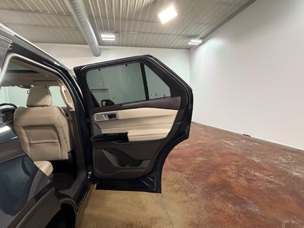 Used 2023 Ford Explorer Platinum w/ Technology Package AWD/4WD image 67