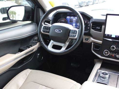 Used 2022 Ford Expedition Limited image 25