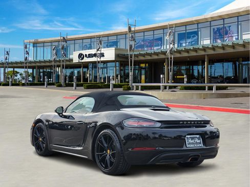 Used 2018 Porsche 718 Boxster image 4