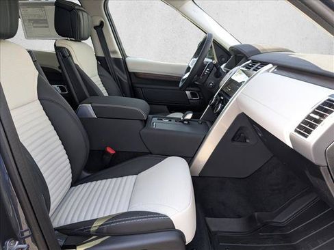 New 2026 Land Rover Discovery Dynamic SE AWD/4WD image 17