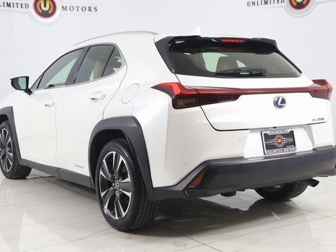 Used 2019 Lexus UX 250h AWD w/ Premium Package image 4