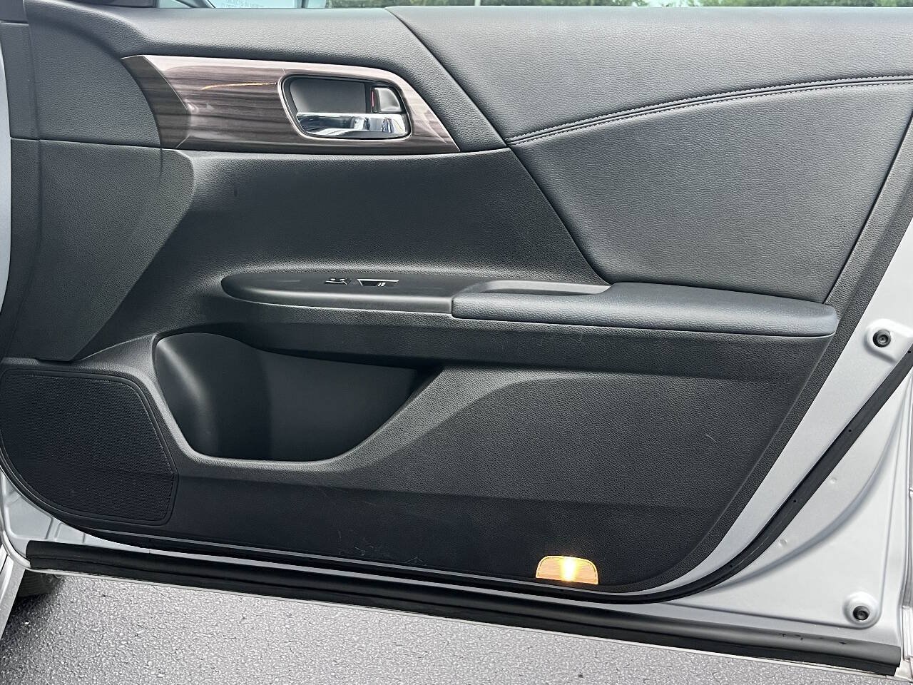 Used 2017 Honda Accord Touring image 39