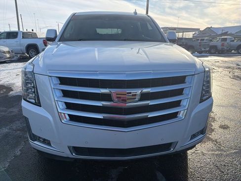 Used 2016 Cadillac Escalade ESV Premium image 2