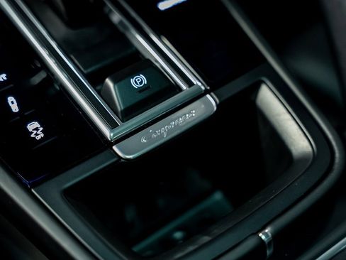 Used 2022 Porsche Cayenne S Platinum image 54