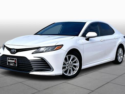 Used 2021 Toyota Camry LE image 1