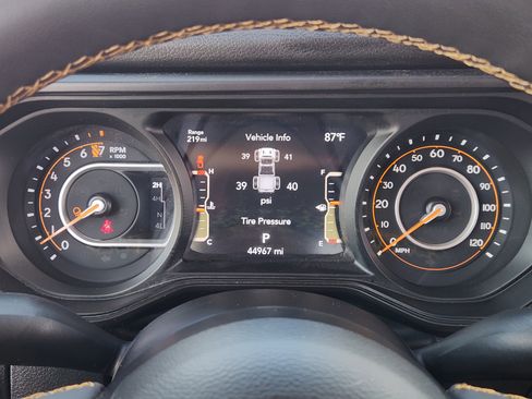 Used 2024 Jeep Gladiator Sport AWD/4WD image 18
