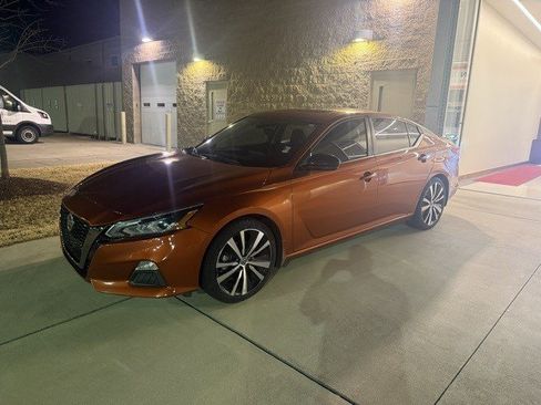 Used 2021 Nissan Altima 2.5 SR w/ SR Premium Package image 1