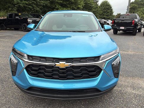 New 2026 Chevrolet Trax LS w/ LS Convenience Package FWD image 2