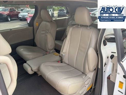 Used 2014 Toyota Sienna XLE FWD image 10