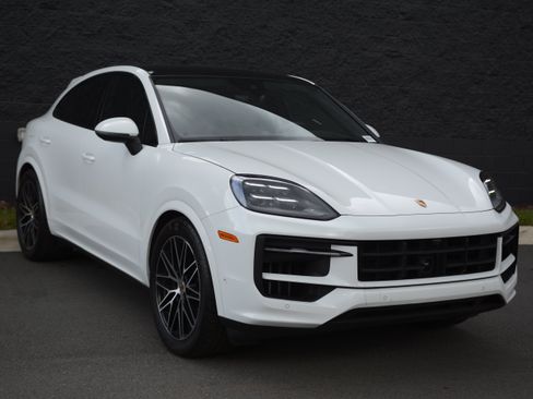 Certified 2026 Porsche Cayenne Coupe AWD/4WD image 9