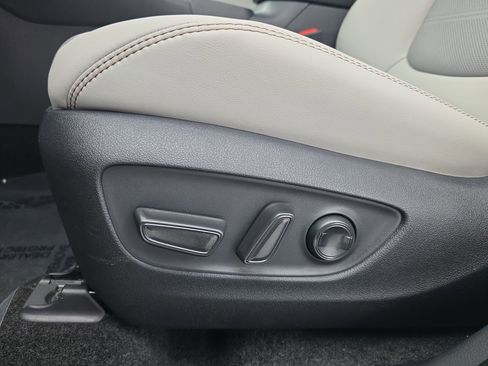 Used 2025 Toyota RAV4 Limited image 29